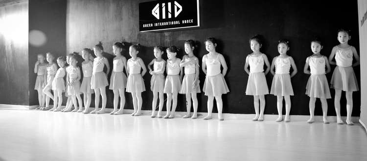 少儿芭蕾舞《玩娃娃》舞蹈教学